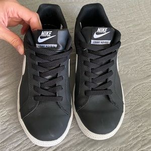 Nike Court Royale